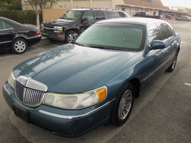 2002 Lincoln Town Car DOWN 4.9 WAC