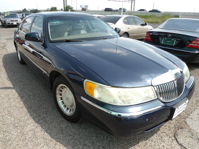 2002 Lincoln Town Car Unknown