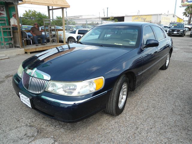 2002 Lincoln Town Car Unknown