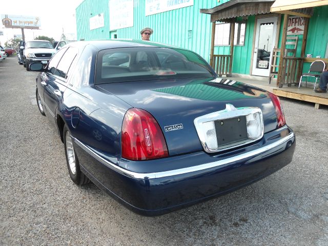 2002 Lincoln Town Car Unknown