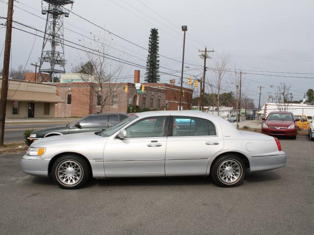 2002 Lincoln Town Car DOWN 4.9 WAC