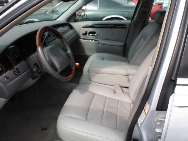 2002 Lincoln Town Car DOWN 4.9 WAC