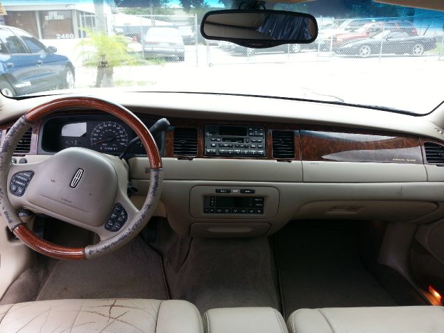 2002 Lincoln Town Car DOWN 4.9 WAC