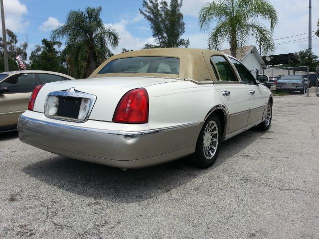 2002 Lincoln Town Car DOWN 4.9 WAC