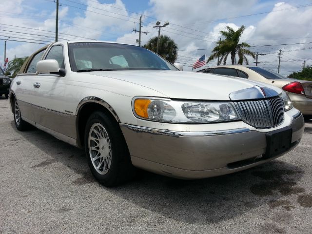 2002 Lincoln Town Car DOWN 4.9 WAC