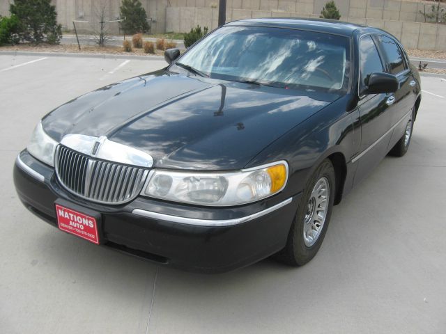 2002 Lincoln Town Car 2WD 4dr Supercab 126