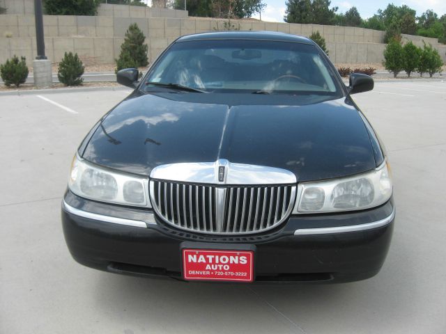 2002 Lincoln Town Car 2WD 4dr Supercab 126