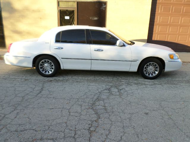 2002 Lincoln Town Car SLT1 AWD