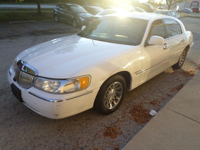 2002 Lincoln Town Car SLT1 AWD