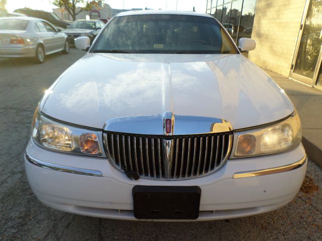 2002 Lincoln Town Car SLT1 AWD