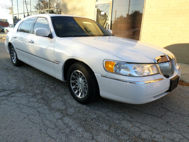 2002 Lincoln Town Car SLT1 AWD