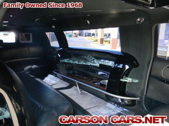 2002 Lincoln Town Car Unknown