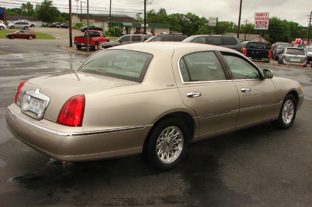 2002 Lincoln Town Car DOWN 4.9 WAC