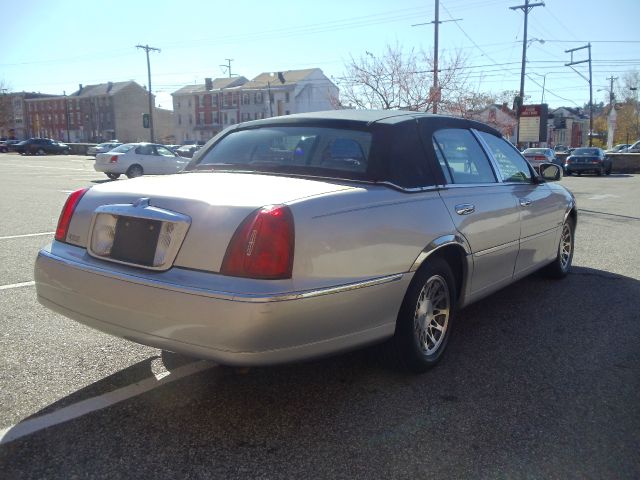 2002 Lincoln Town Car SLT1 AWD