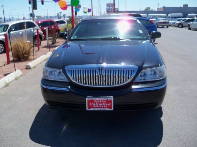 2003 Lincoln Town Car DOWN 4.9 WAC