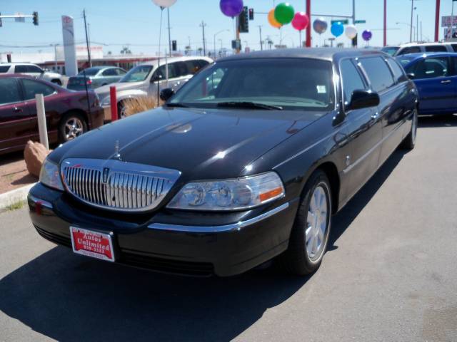 2003 Lincoln Town Car DOWN 4.9 WAC