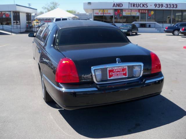 2003 Lincoln Town Car DOWN 4.9 WAC