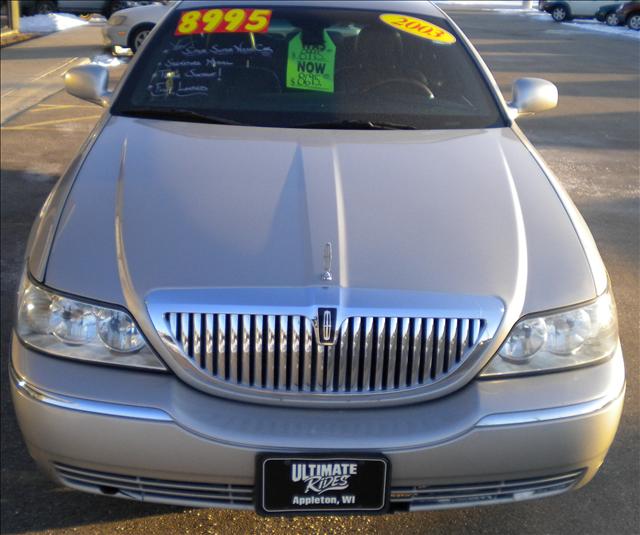 2003 Lincoln Town Car SLT1 AWD