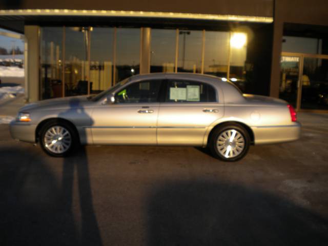 2003 Lincoln Town Car SLT1 AWD