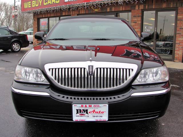 2003 Lincoln Town Car DOWN 4.9 WAC