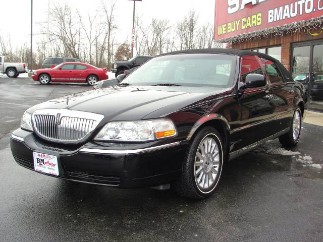 2003 Lincoln Town Car DOWN 4.9 WAC