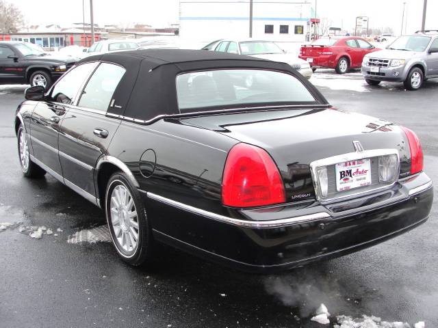 2003 Lincoln Town Car DOWN 4.9 WAC