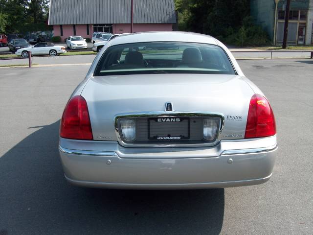 2003 Lincoln Town Car DOWN 4.9 WAC