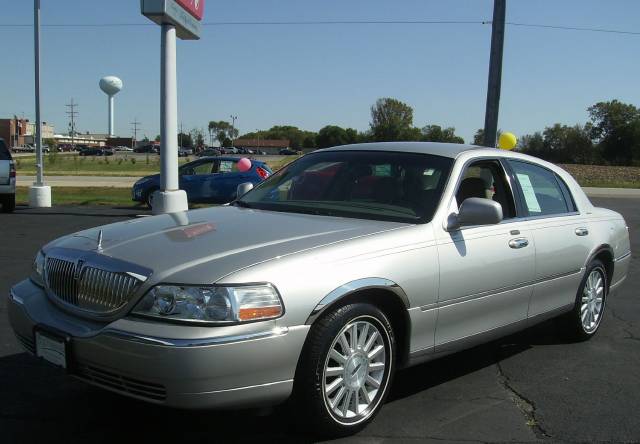 2003 Lincoln Town Car SLT1 AWD