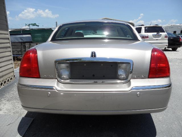 2003 Lincoln Town Car SLT1 AWD