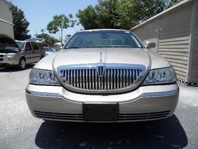 2003 Lincoln Town Car SLT1 AWD