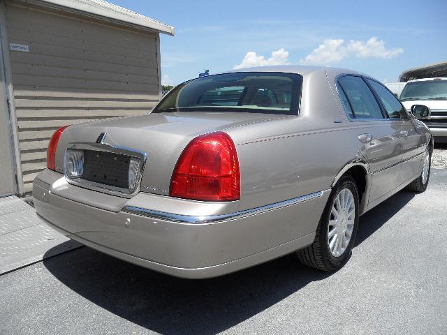 2003 Lincoln Town Car SLT1 AWD