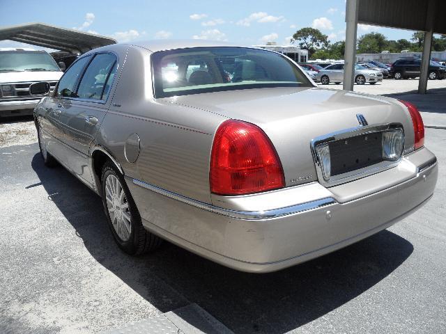 2003 Lincoln Town Car SLT1 AWD