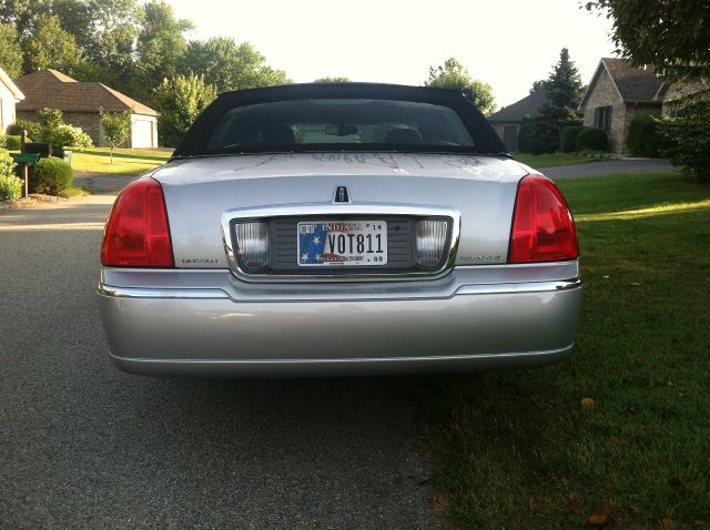 2003 Lincoln Town Car DOWN 4.9 WAC