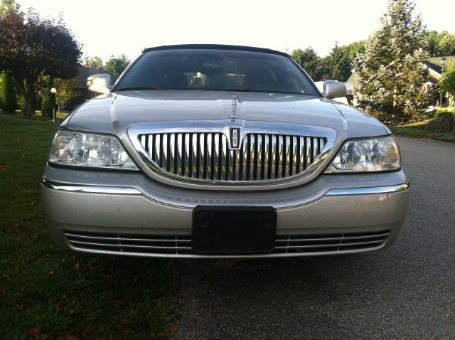 2003 Lincoln Town Car DOWN 4.9 WAC