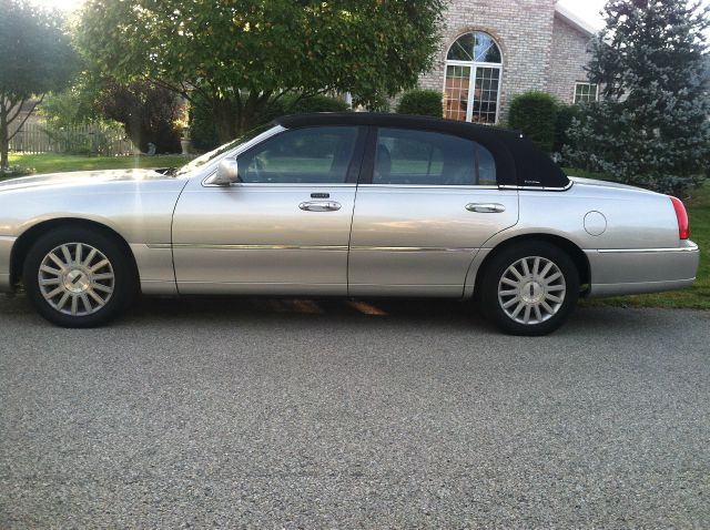 2003 Lincoln Town Car DOWN 4.9 WAC