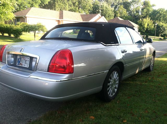 2003 Lincoln Town Car DOWN 4.9 WAC