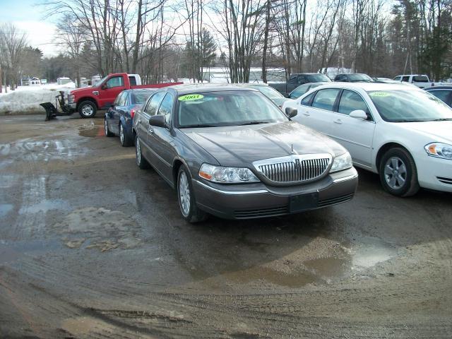 2003 Lincoln Town Car Unknown