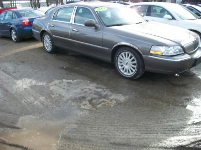 2003 Lincoln Town Car Unknown