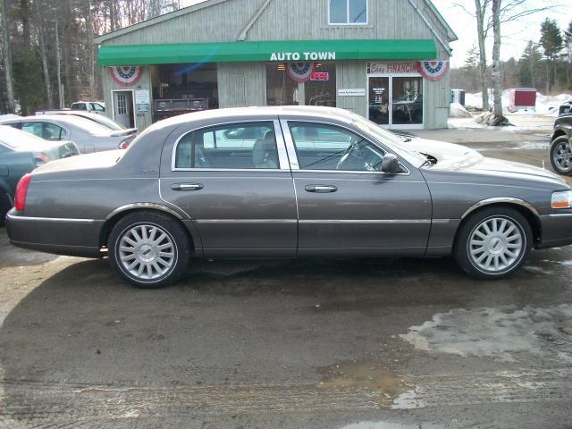 2003 Lincoln Town Car Unknown