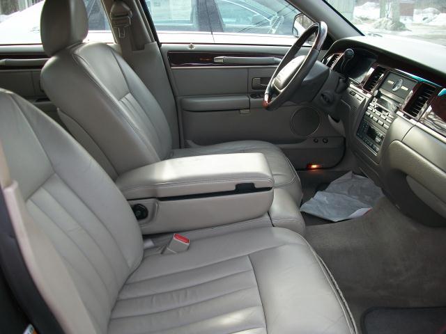 2003 Lincoln Town Car Unknown