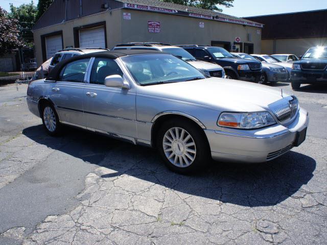 2003 Lincoln Town Car DOWN 4.9 WAC