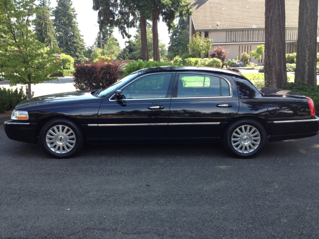 2003 Lincoln Town Car DOWN 4.9 WAC