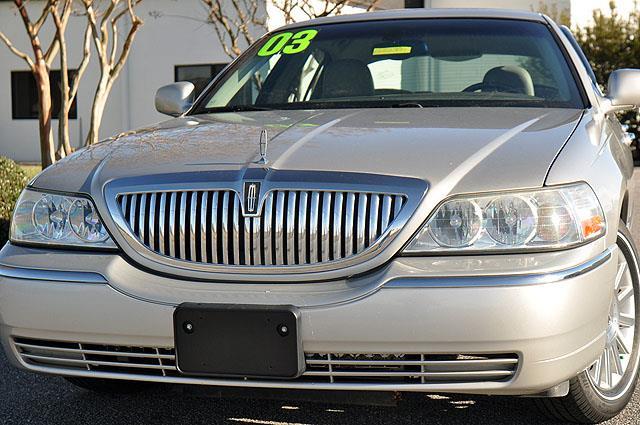 2003 Lincoln Town Car DOWN 4.9 WAC