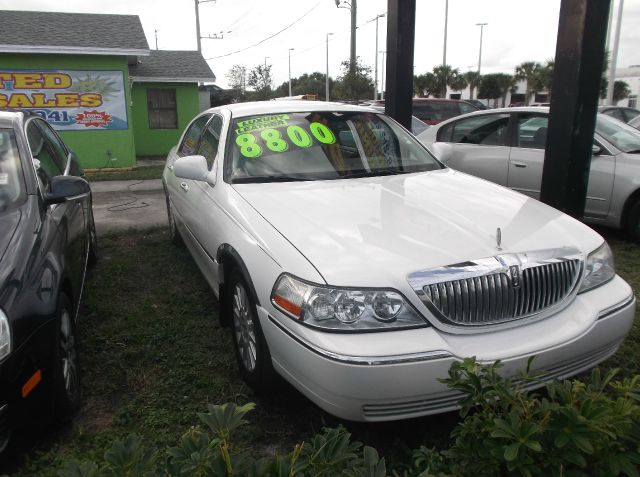 2003 Lincoln Town Car DOWN 4.9 WAC