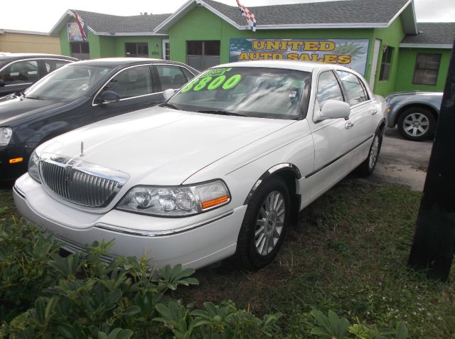 2003 Lincoln Town Car DOWN 4.9 WAC