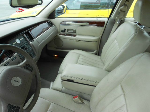 2003 Lincoln Town Car DOWN 4.9 WAC