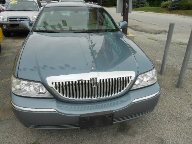 2003 Lincoln Town Car DOWN 4.9 WAC