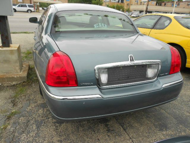 2003 Lincoln Town Car DOWN 4.9 WAC