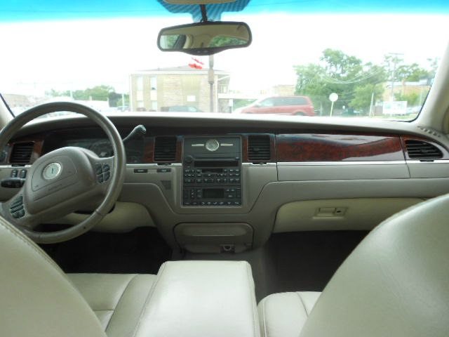 2003 Lincoln Town Car DOWN 4.9 WAC