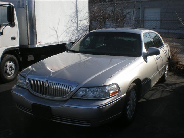 2003 Lincoln Town Car DOWN 4.9 WAC